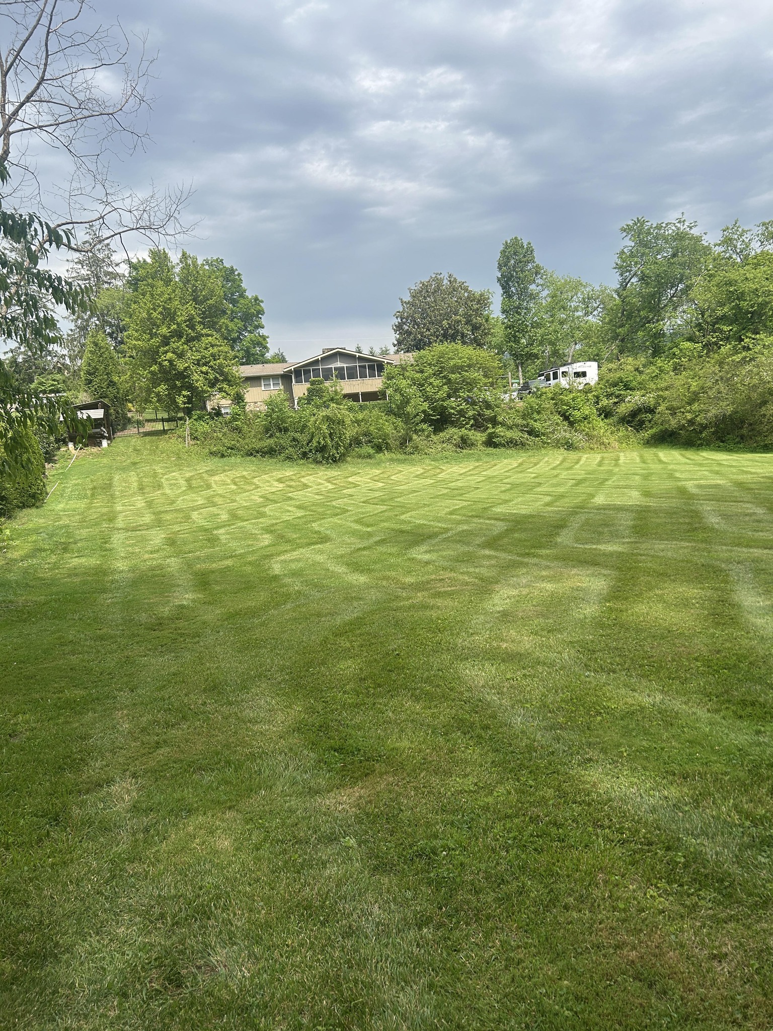Landscaping & Hardscaping company SkyLimit LawnCare in Asheville, NC
