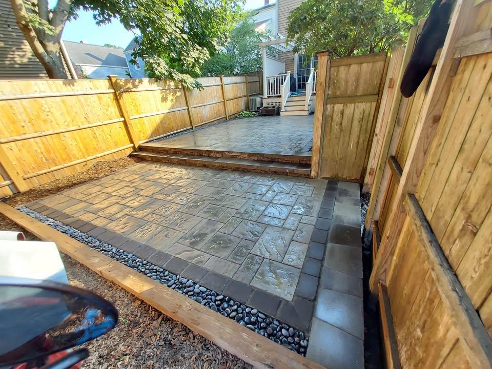 Finished paver patio by Set n Stone Hardscapes
