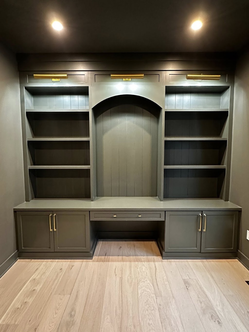 Cabinet Refinishing & Painting