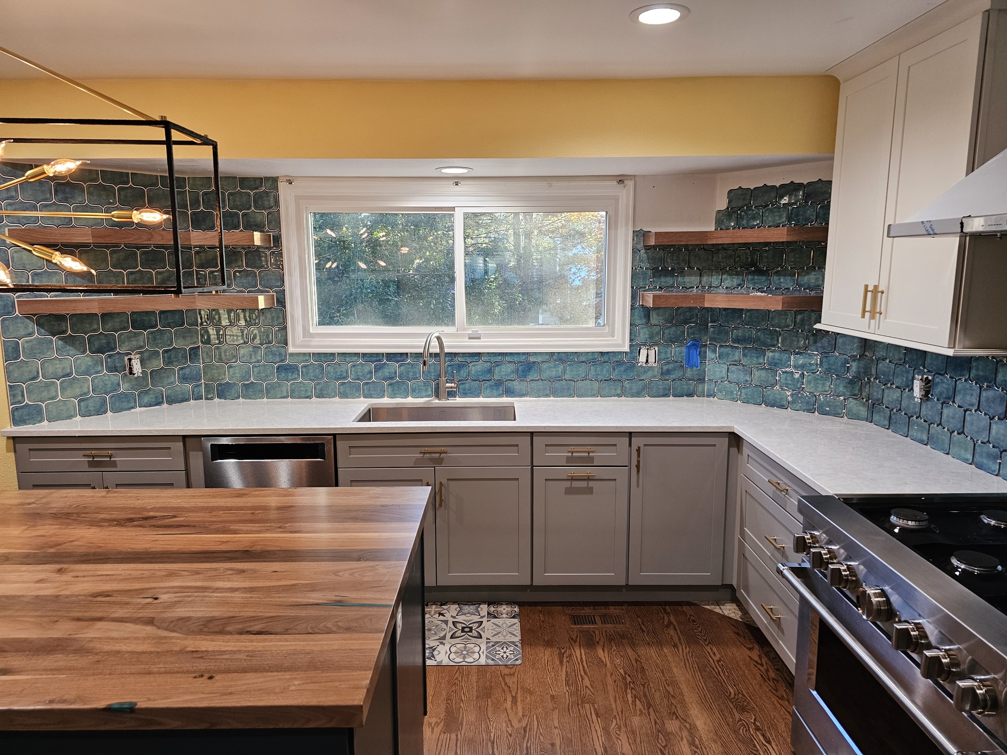 cabinet maker company I&E Home Solutions in Northglenn, CO