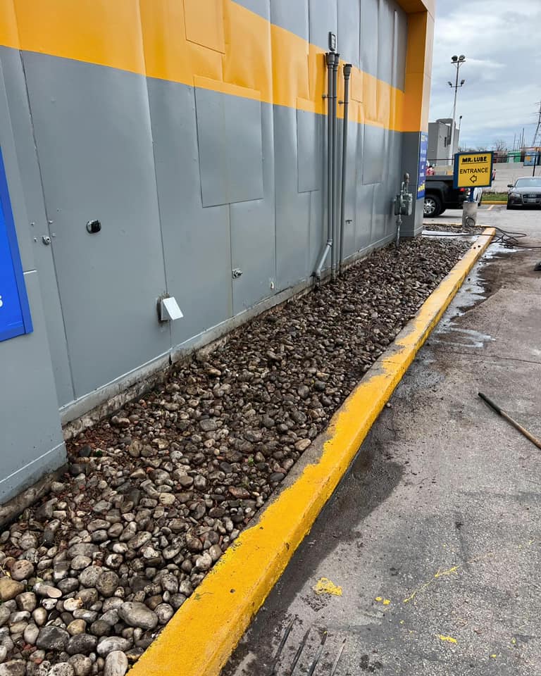  for CMN Exterior Maintenance in Hamilton, ON