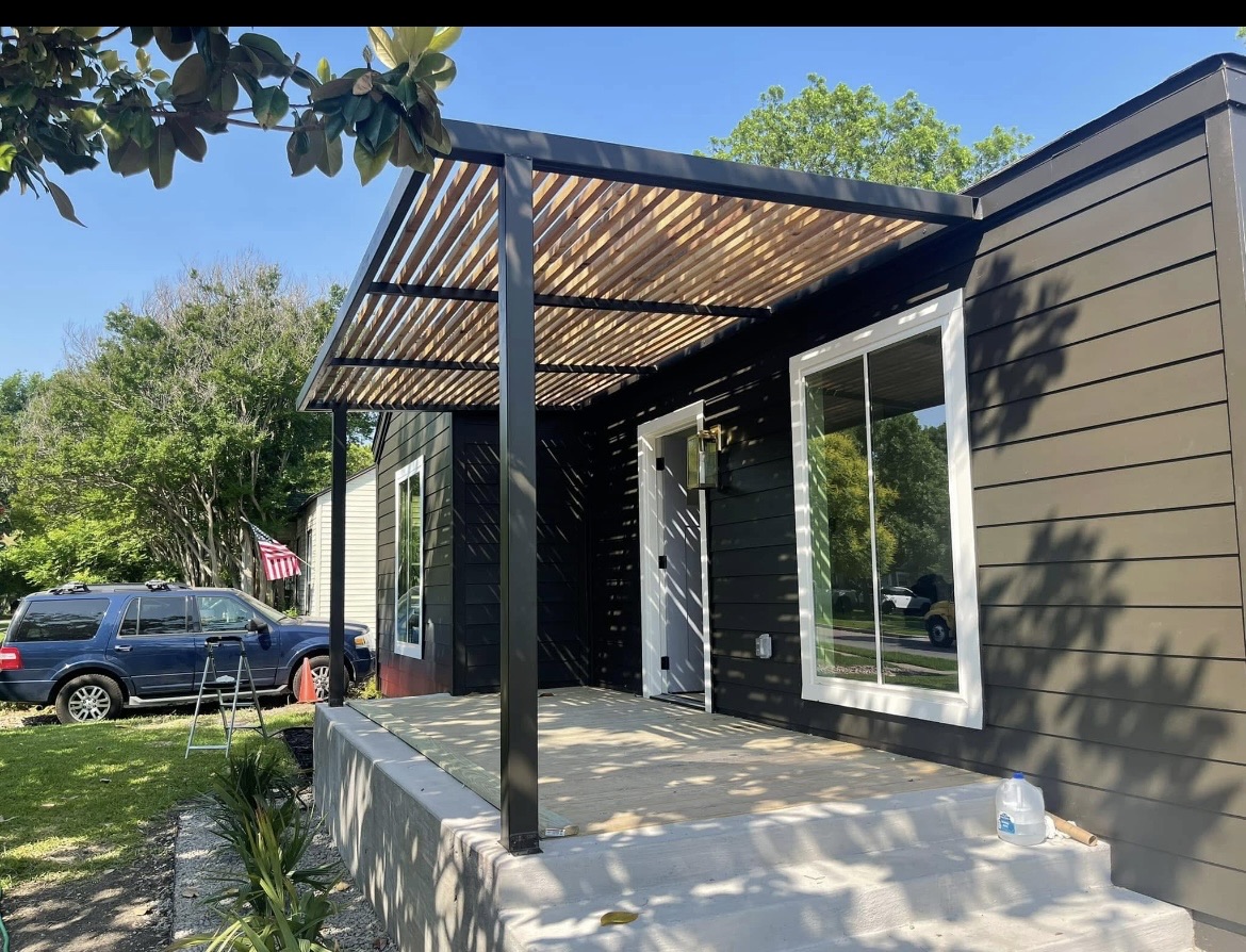 Covered pergola outdoor living space in Texarkana, TX