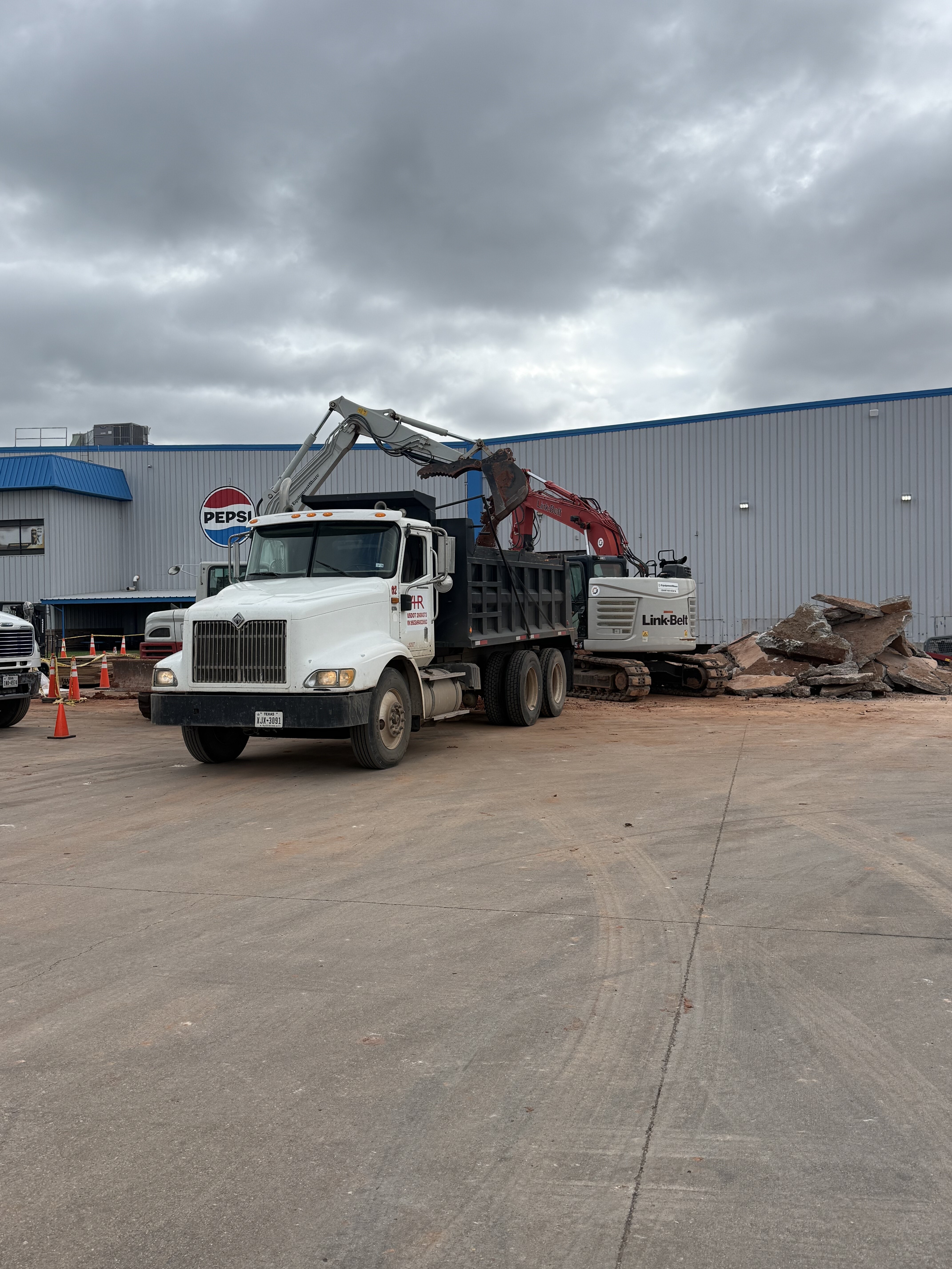  for 4HR Trucking and Land Services in New York, NY