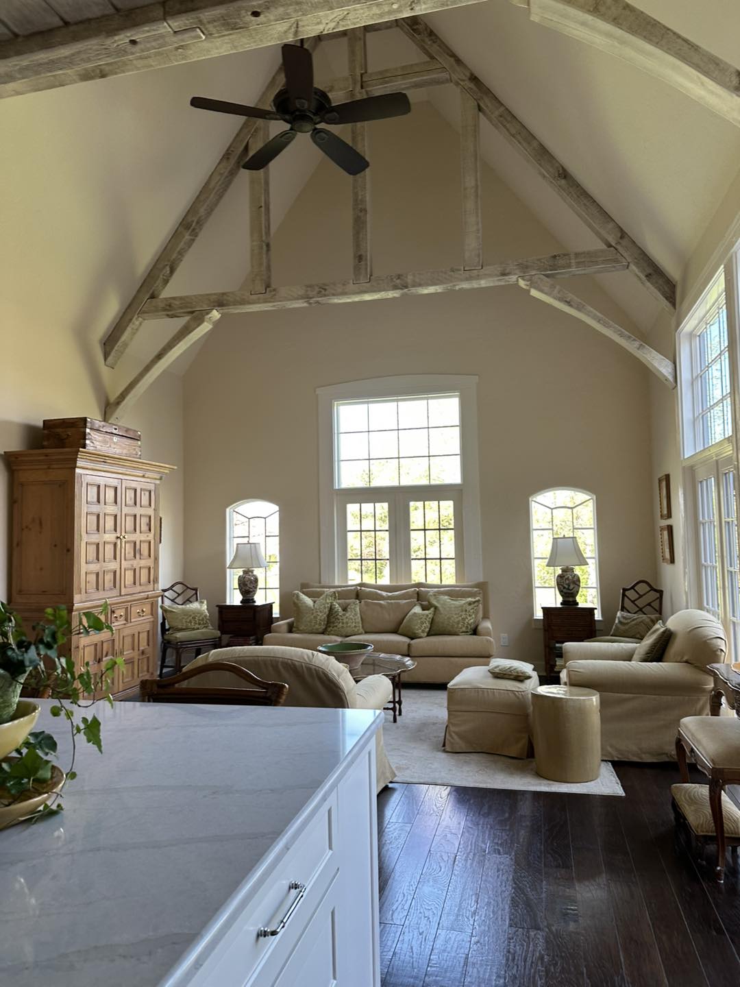 Residential & Commercial Cleaning Services company 2 Girls & A Towel in Springfield, MO