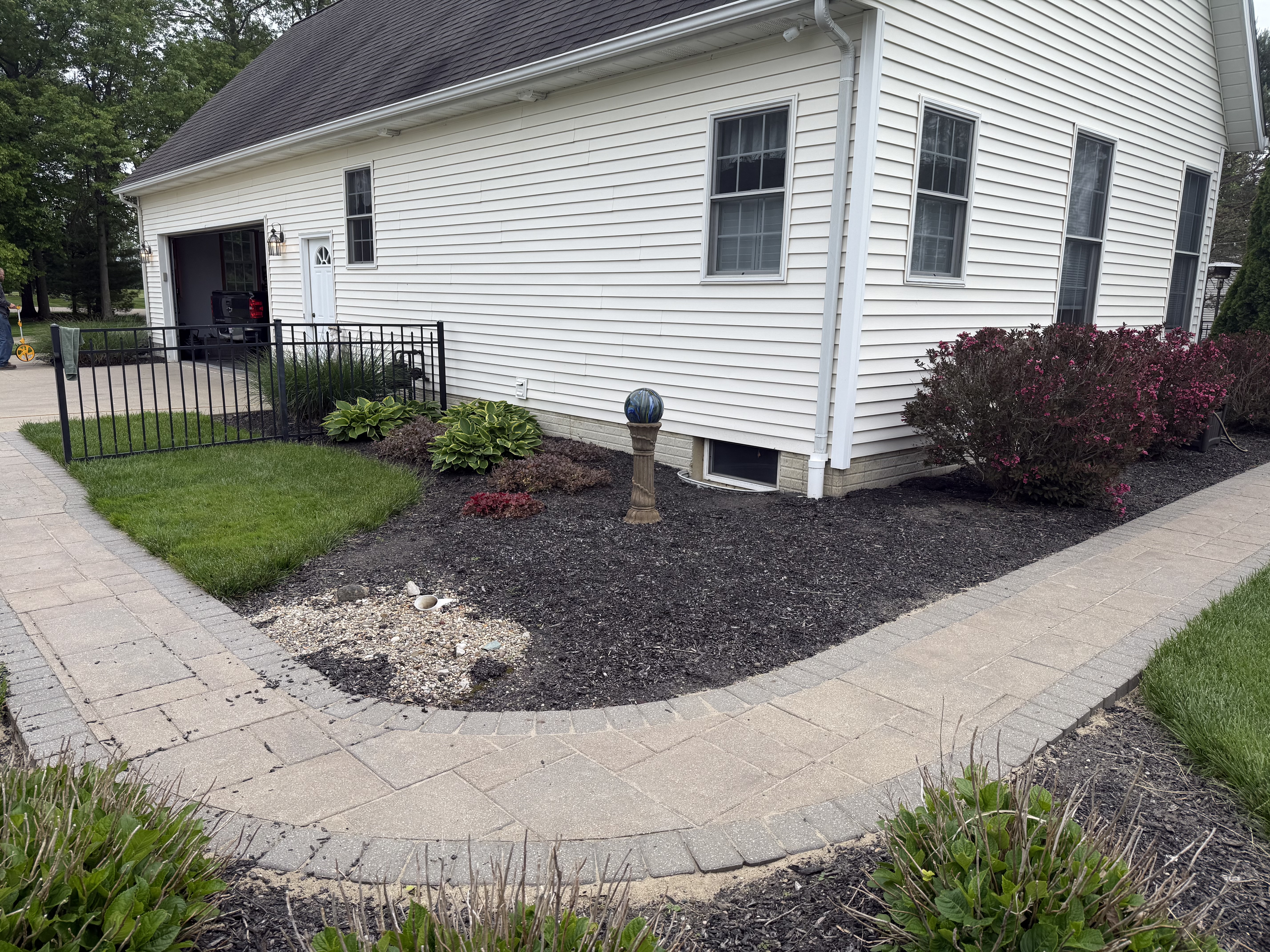 Landscaping & Hardscaping company F&R Landscapes LLC in Lagrange, OH