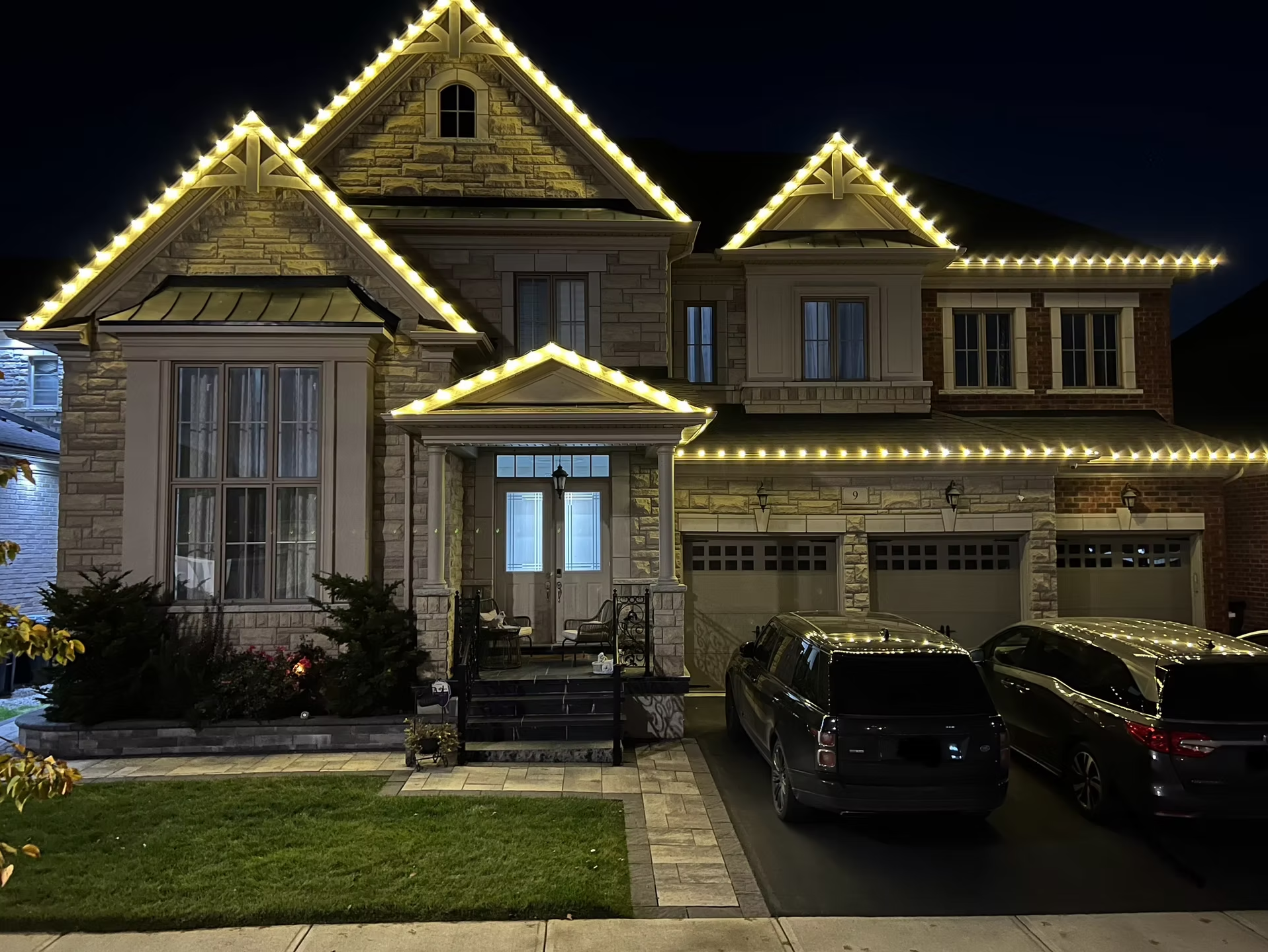 House with custom lights display 2