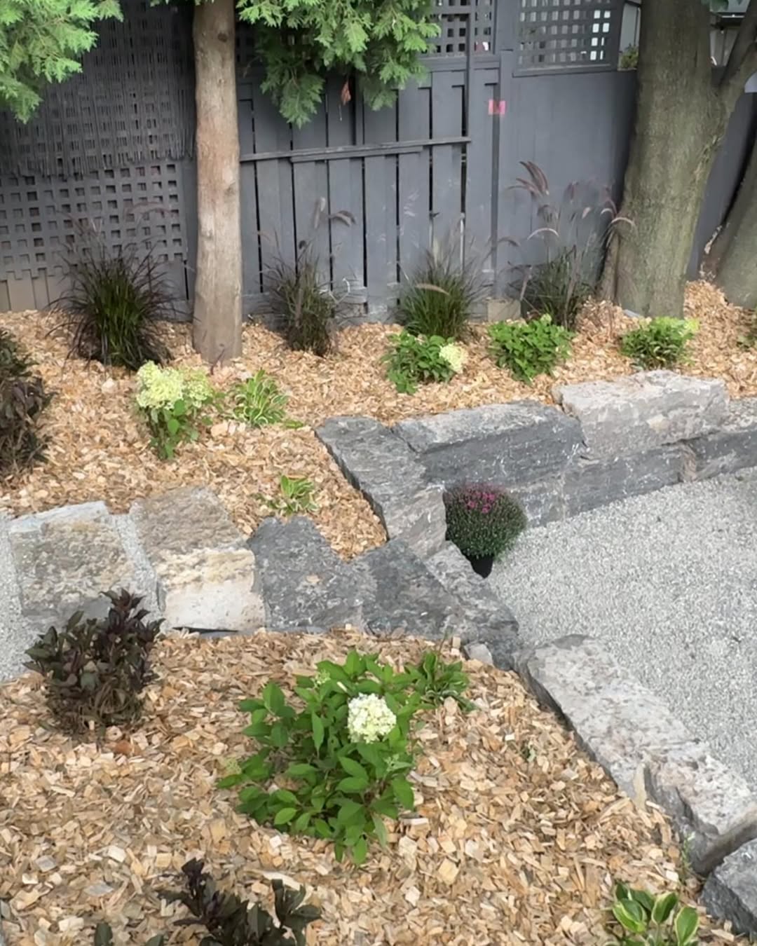 landscaping company Calderwood Landscapes in Oakville, ON