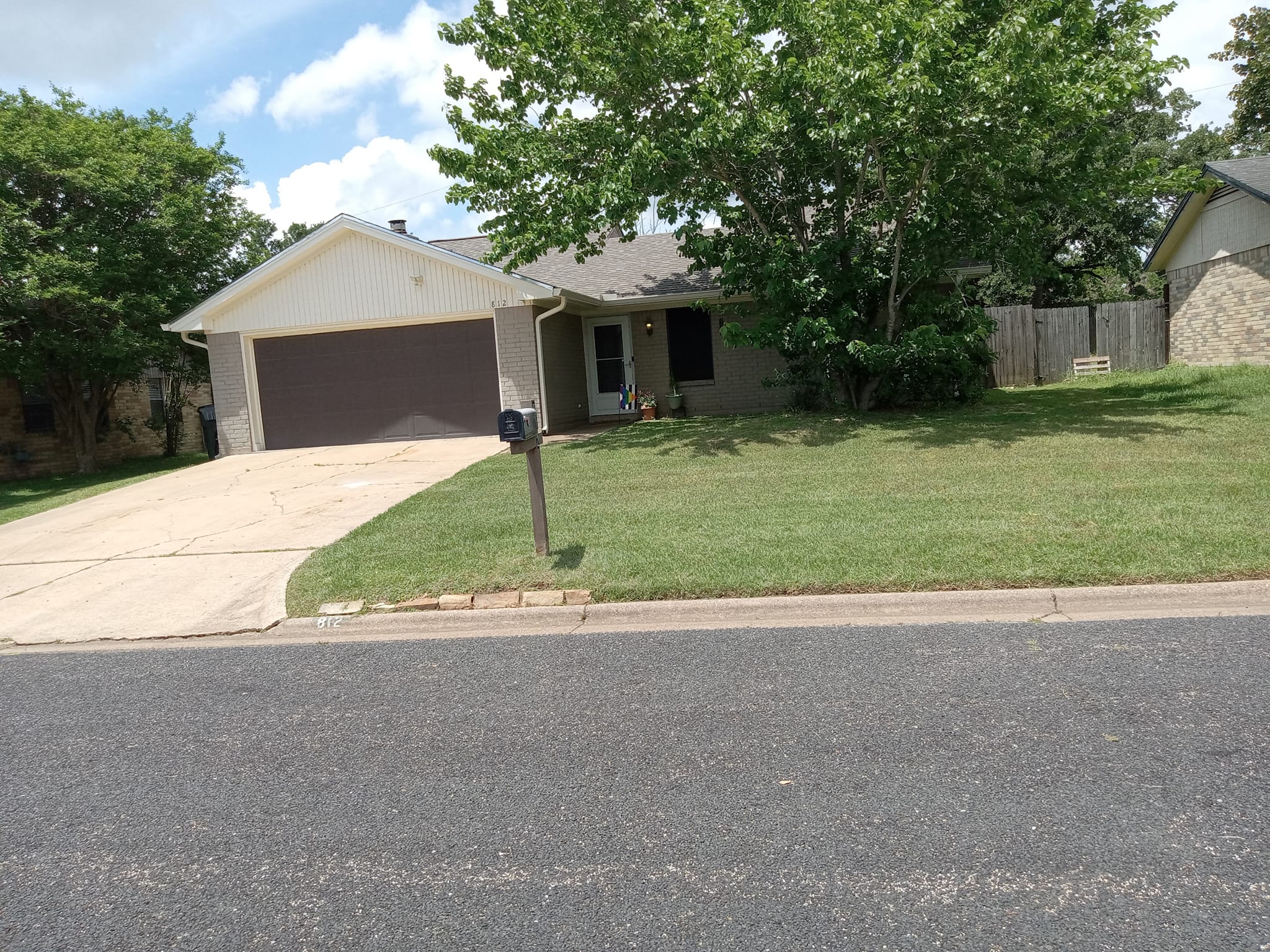 Landscaping company Aguilar Lawn Services in Bryan, TX